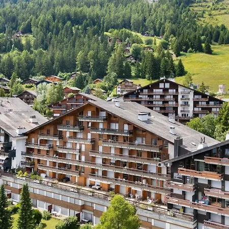 Mars 404-406 Sur La Place Du Village A Avec Vue Sur Les Alpes